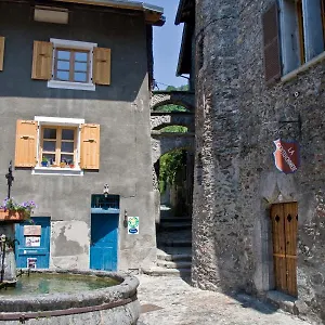 Au Cheval Blanc - Et D'hotes Bed & Breakfast